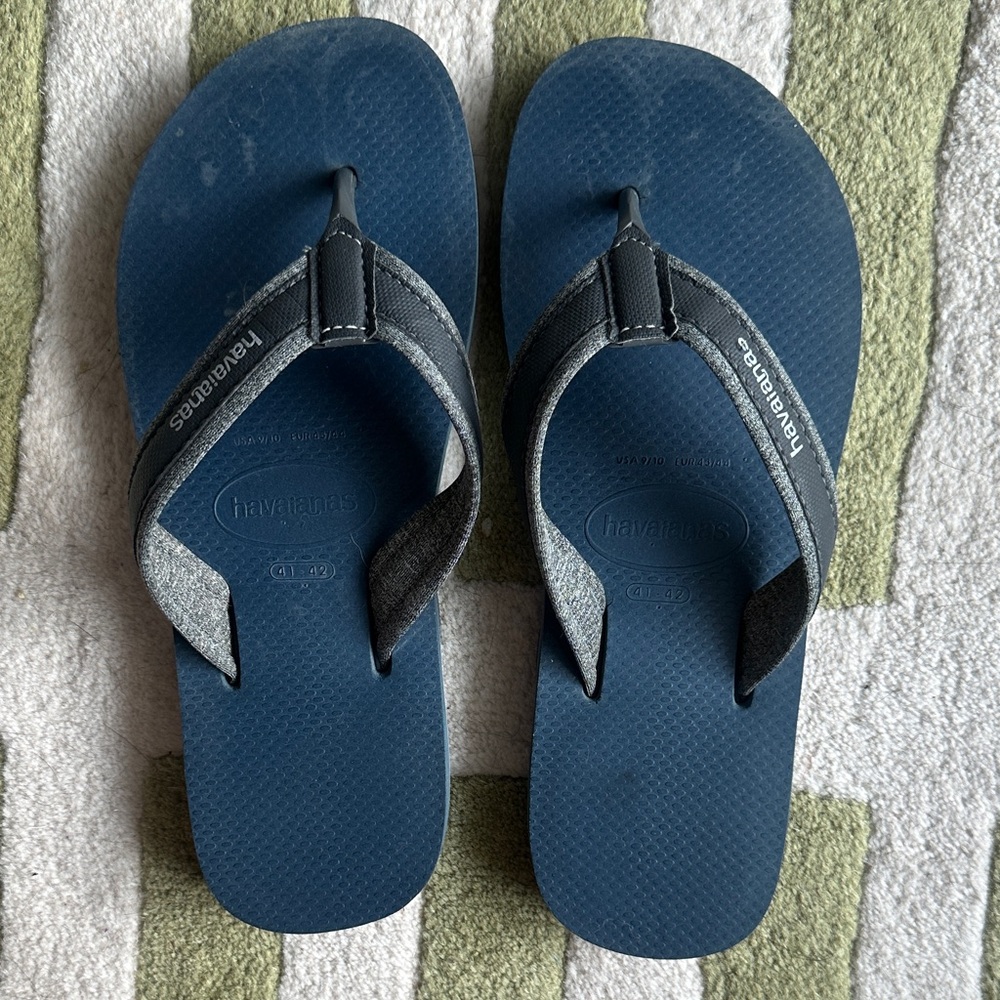 Havaianas Navy and Gray Sandals Size 41-42